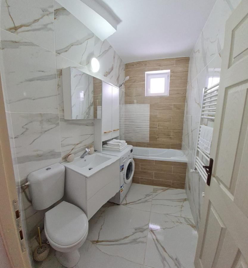 Dddd Apartament Cavnic Eksteriør billede